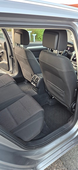 Volkswagen Passat 9 of 14