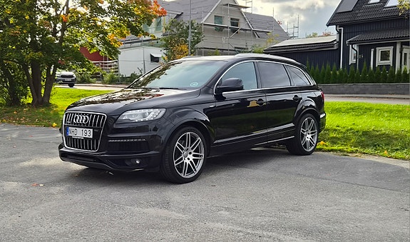 Audi Q7 2 of 19
