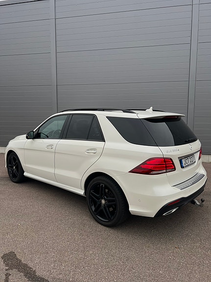 Mercedes-Benz GLE350 d 2 of 7