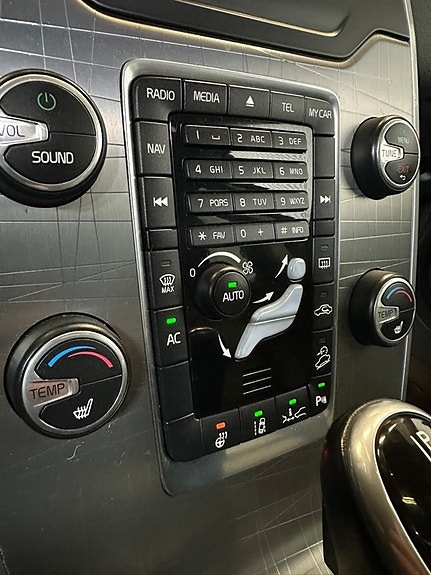 Volvo XC70 13 of 27