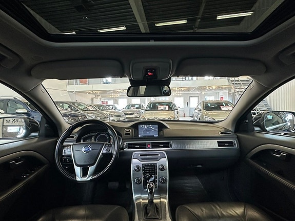 Volvo XC70 11 of 27