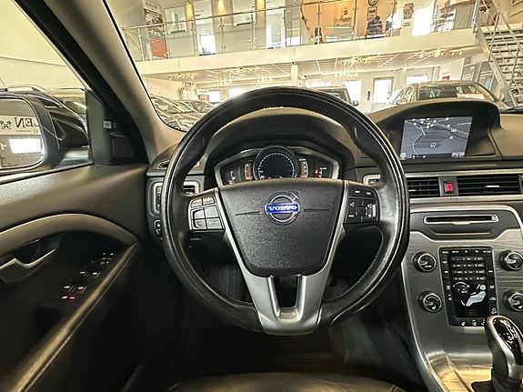 Volvo XC70 12 of 27