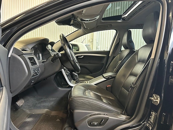 Volvo XC70 17 of 27