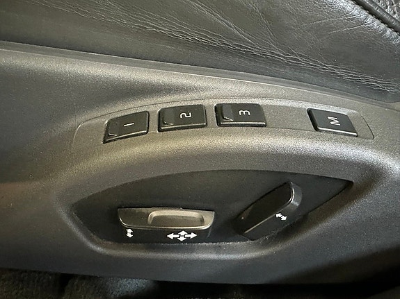 Volvo XC70 26 of 27