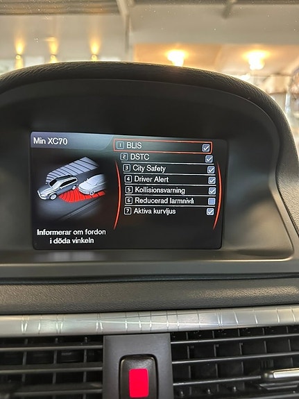 Volvo XC70 14 of 27