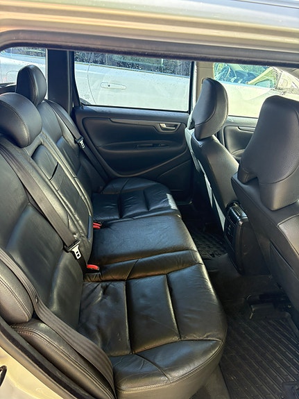 Volvo V70 7 of 9