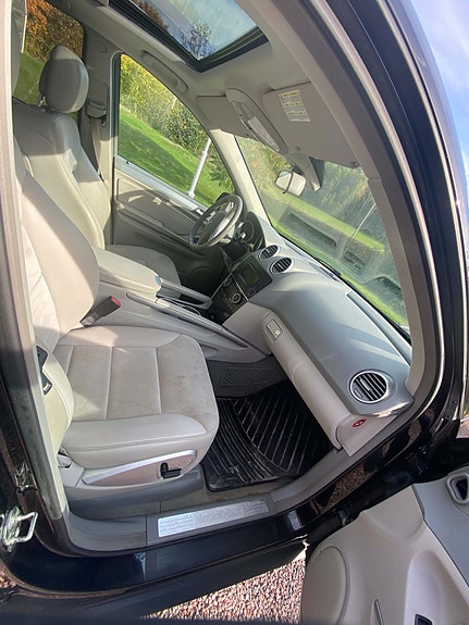 Mercedes-Benz ML350 2 of 8