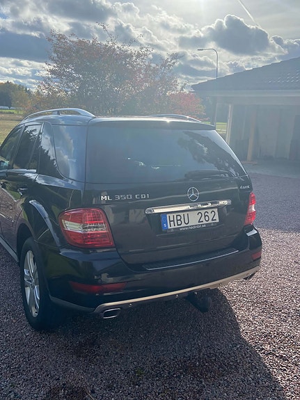 Mercedes-Benz ML350 6 of 8