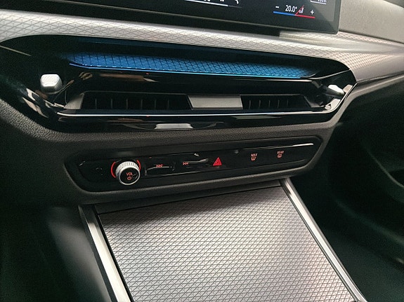 BMW 330e 22 of 30
