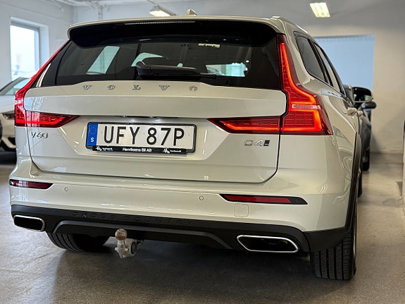 Volvo V60 Cross Country 10 of 16