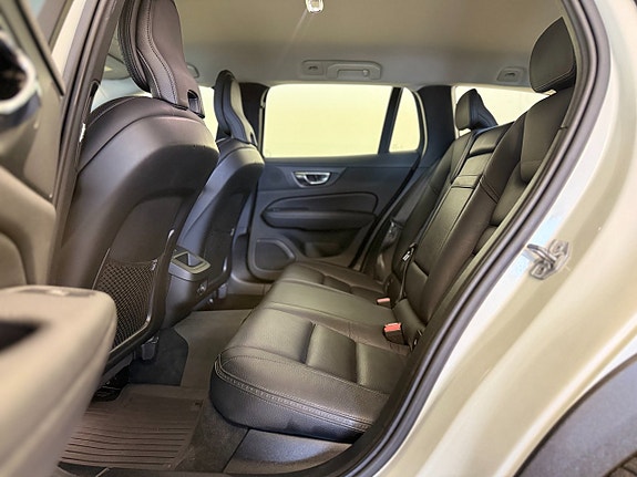 Volvo V60 Cross Country 15 of 16