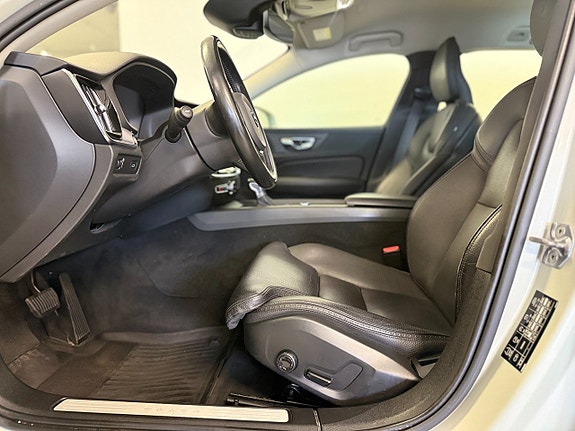 Volvo V60 Cross Country 11 of 16