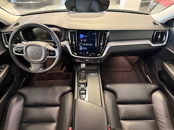 Volvo V60 Cross Country 12 of 16