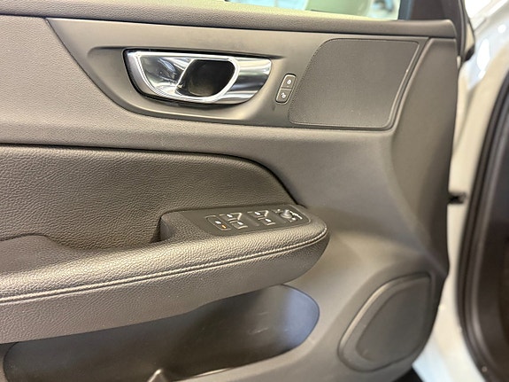 Volvo V60 Cross Country 14 of 16