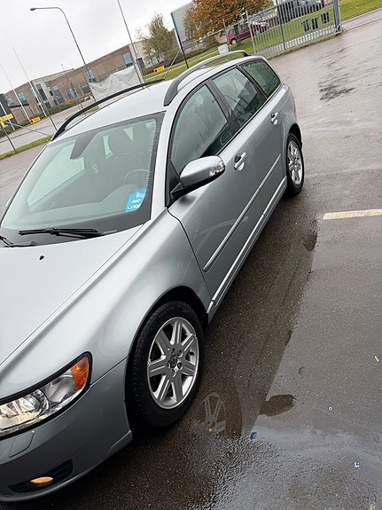 Volvo V50 3 of 5
