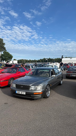 Lexus LS400 3 of 9