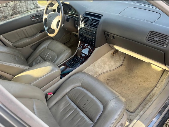 Lexus LS400 5 of 9