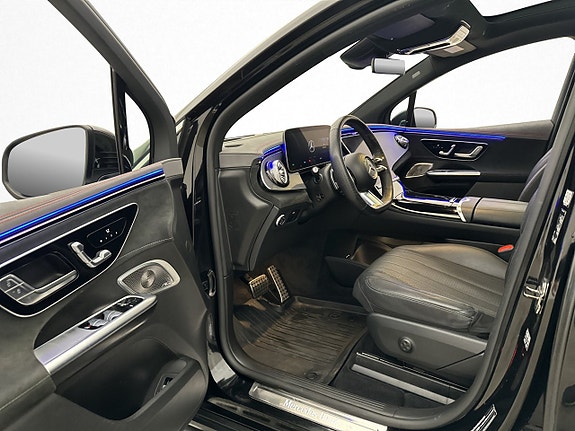 Mercedes-Benz EQE43 SUV 14 of 30