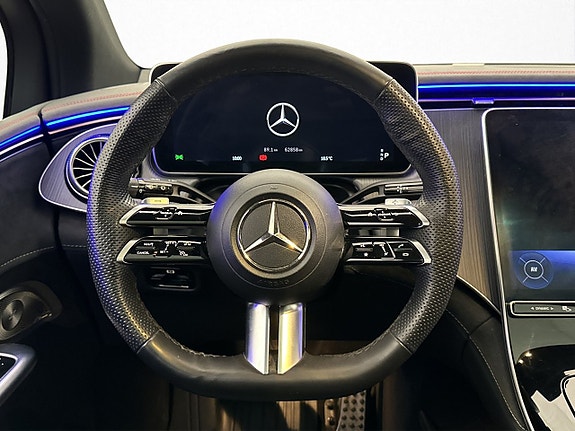 Mercedes-Benz EQE43 SUV 16 of 30
