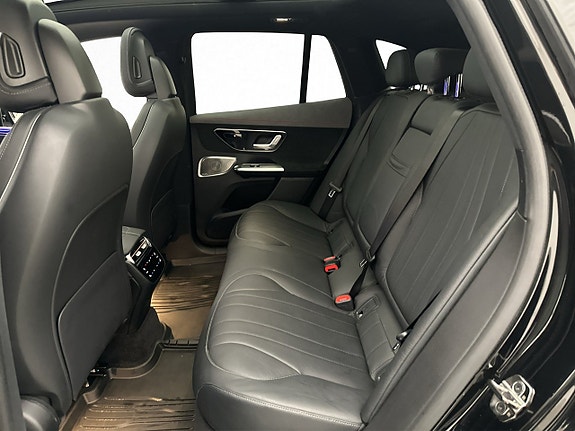 Mercedes-Benz EQE43 SUV 22 of 30