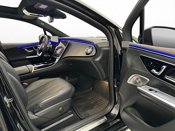 Mercedes-Benz EQE43 SUV 18 of 30