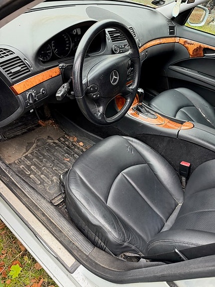 Mercedes-Benz E220 5 of 6