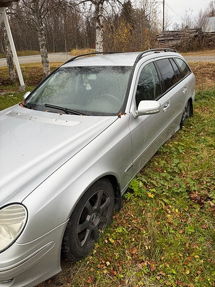 Mercedes-Benz E220 4 of 6