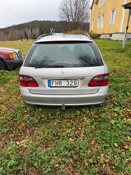 Mercedes-Benz E220 3 of 6
