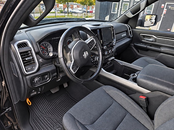 Dodge RAM 1500 10 of 13