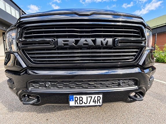 Dodge RAM 1500 3 of 13