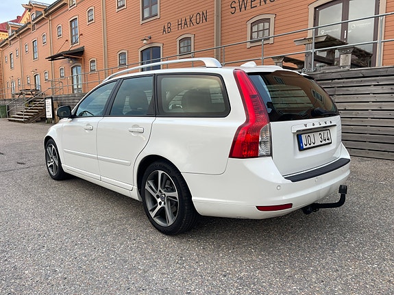 Volvo V50 2 of 7
