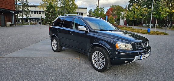 Volvo XC90 2 of 6