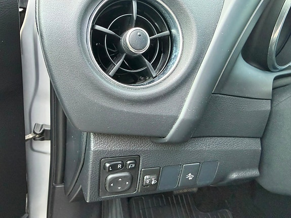 Toyota Auris 9 of 17