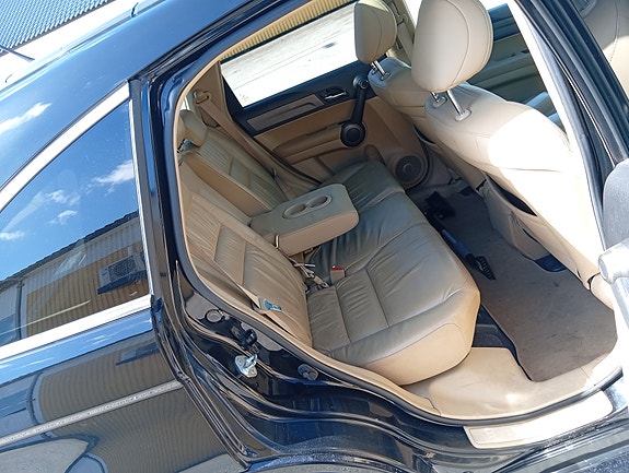 Honda CR-V 8 of 13