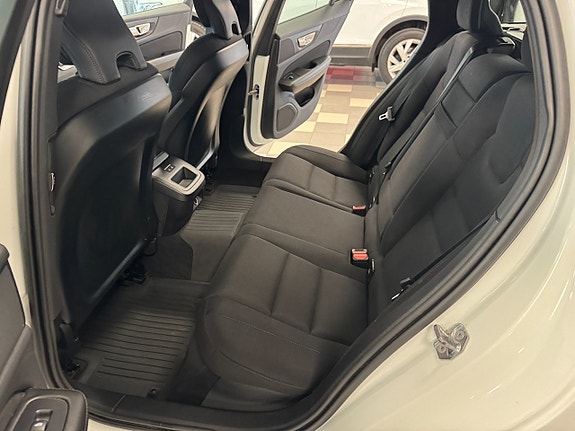Volvo V60 12 of 13