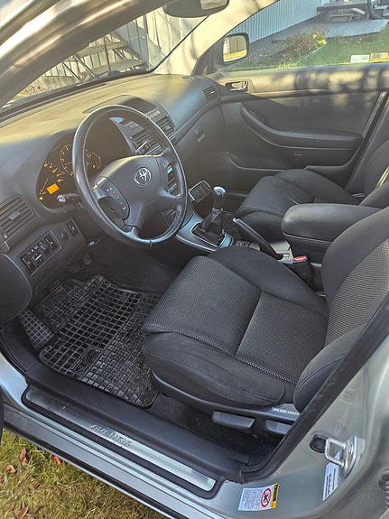 Toyota Avensis 4 of 4