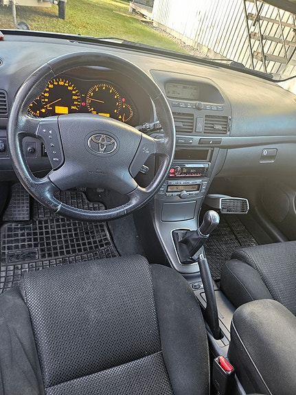 Toyota Avensis 3 of 4