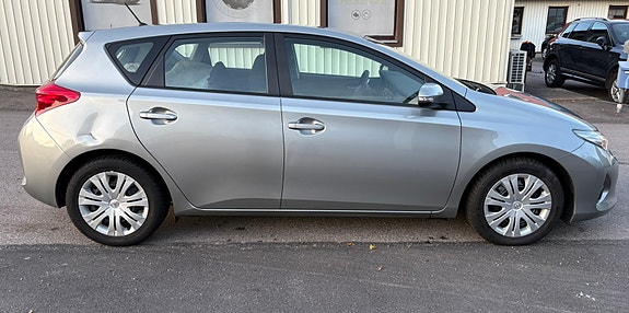 Toyota Auris 6 of 12