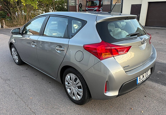 Toyota Auris 3 of 12