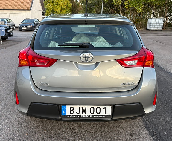 Toyota Auris 4 of 12