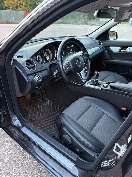 Mercedes-Benz C180 6 of 23