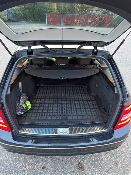 Mercedes-Benz C180 16 of 23