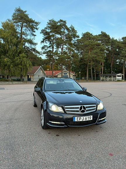 Mercedes-Benz C180 2 of 23