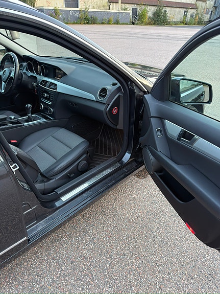 Mercedes-Benz C180 14 of 23