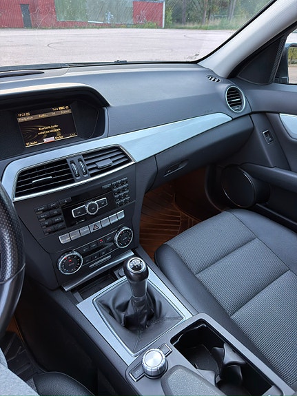 Mercedes-Benz C180 10 of 23