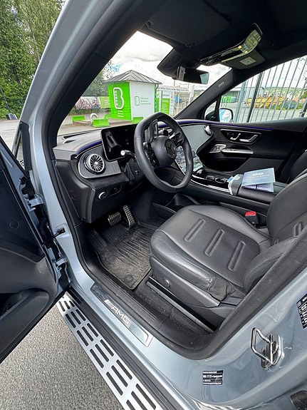 Mercedes-Benz EQE43 SUV 8 of 20