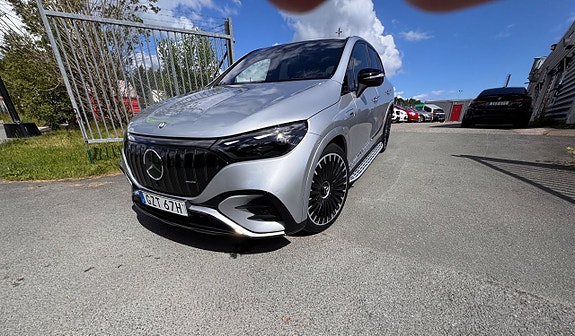 Mercedes-Benz EQE43 SUV 10 of 20