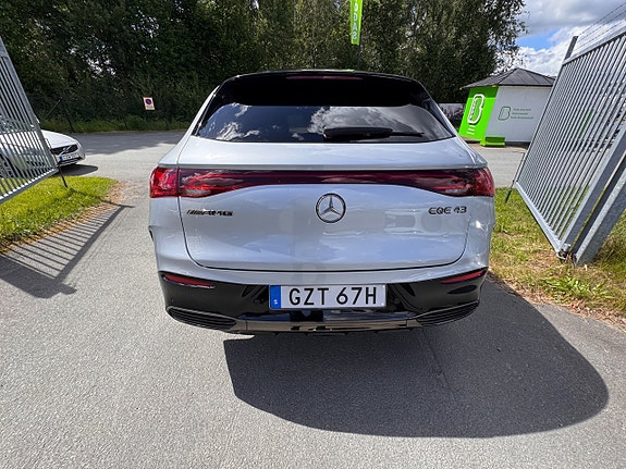 Mercedes-Benz EQE43 SUV 16 of 20