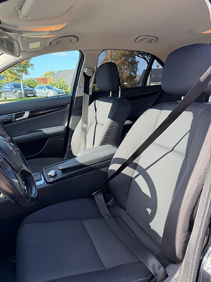Mercedes-Benz C200 12 of 14
