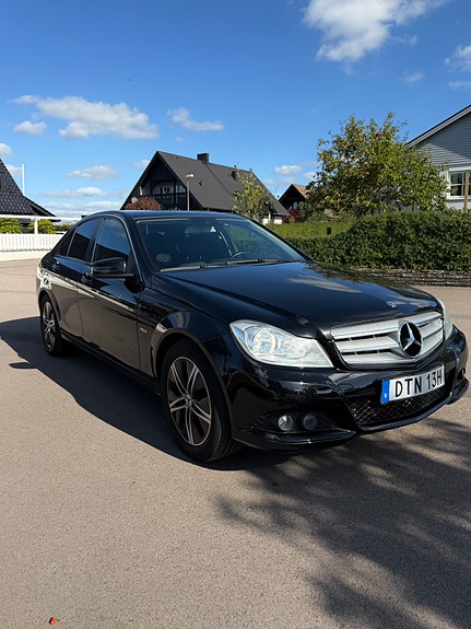 Mercedes-Benz C200 7 of 14